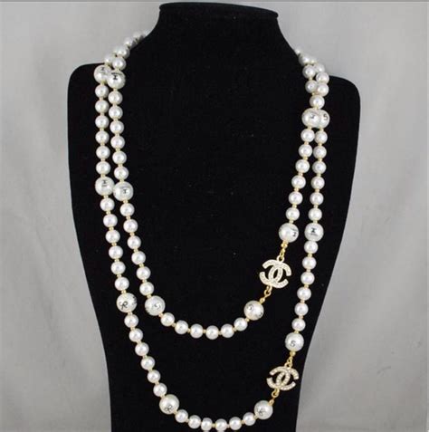 chanel pearl style|Chanel pearl necklace and earrings.